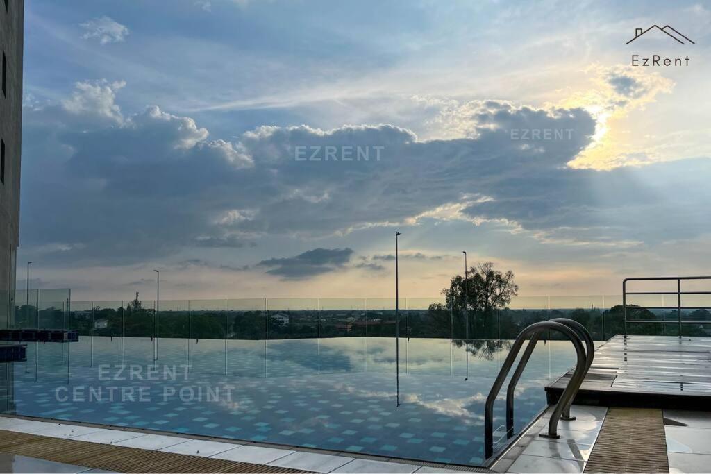 Modern Minimalist Home Retreat Near Lake Garden Taiping Esterno foto
